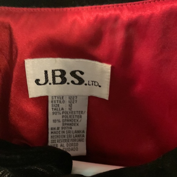 Dressy suit black velvet with red satin - Picture 3 of 5